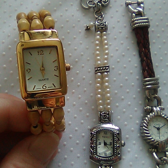 BUNDLE OF WATCHES